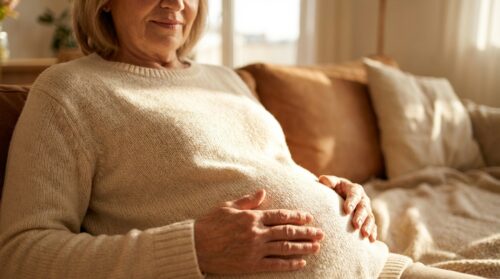 objevte, jak hormonální změny po šedesátce ovlivňují ukládání břišního tuku více než stravovací návyky, a naučte se efektivní způsoby, jak s tím bojovat.